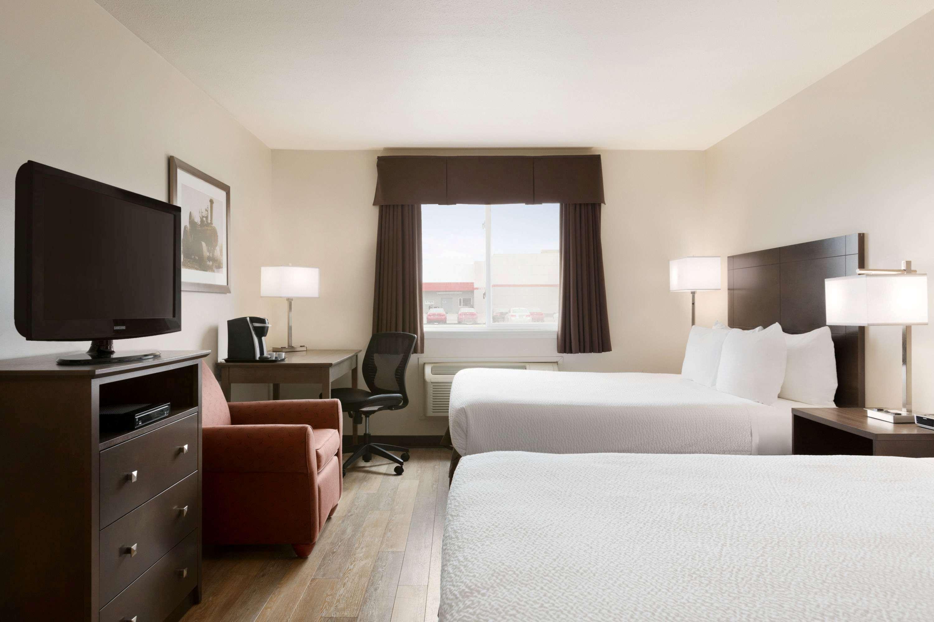 Days Inn By Wyndham Steinbach Екстериор снимка