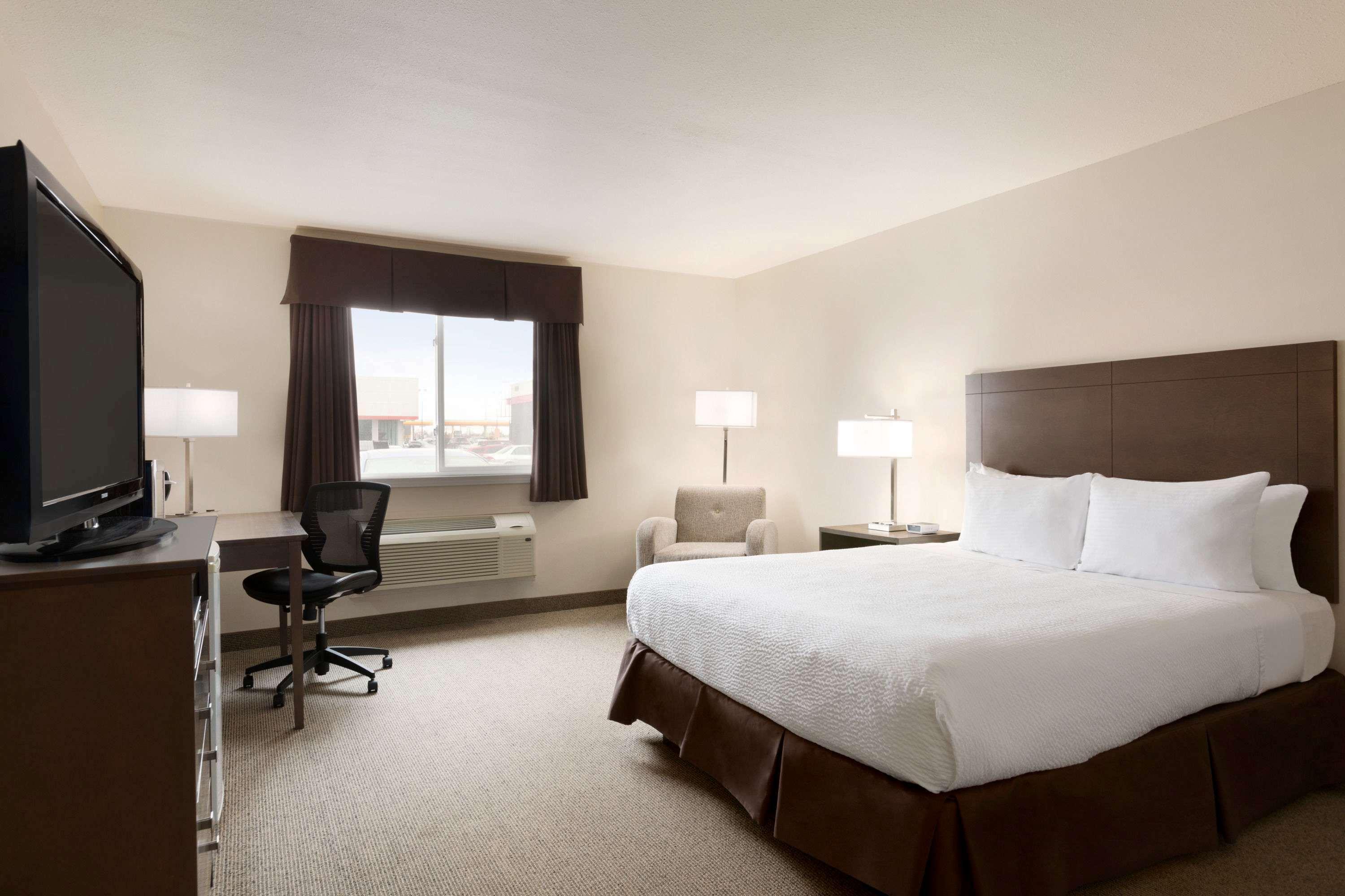Days Inn By Wyndham Steinbach Екстериор снимка