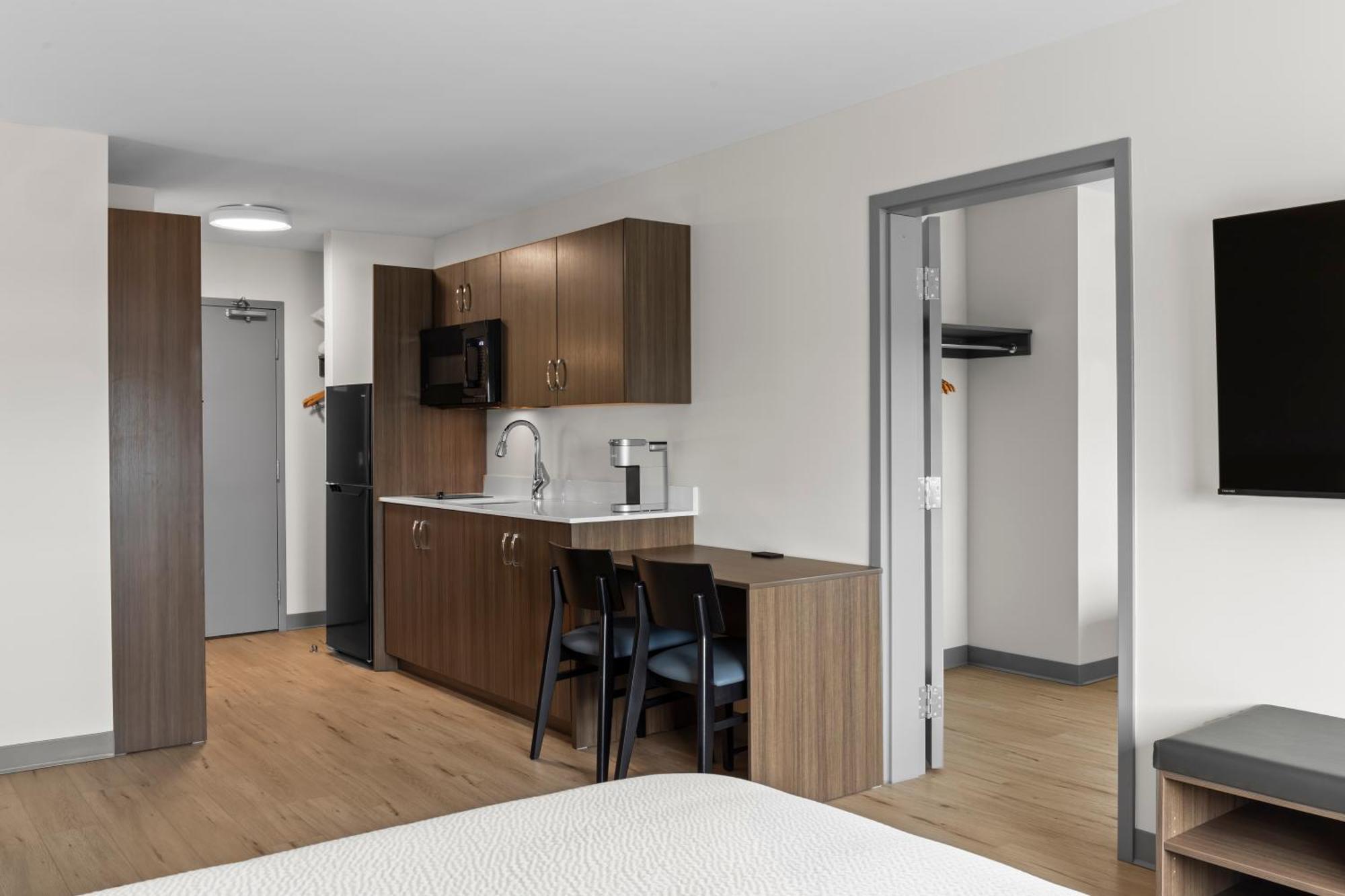 Days Inn By Wyndham Steinbach Екстериор снимка