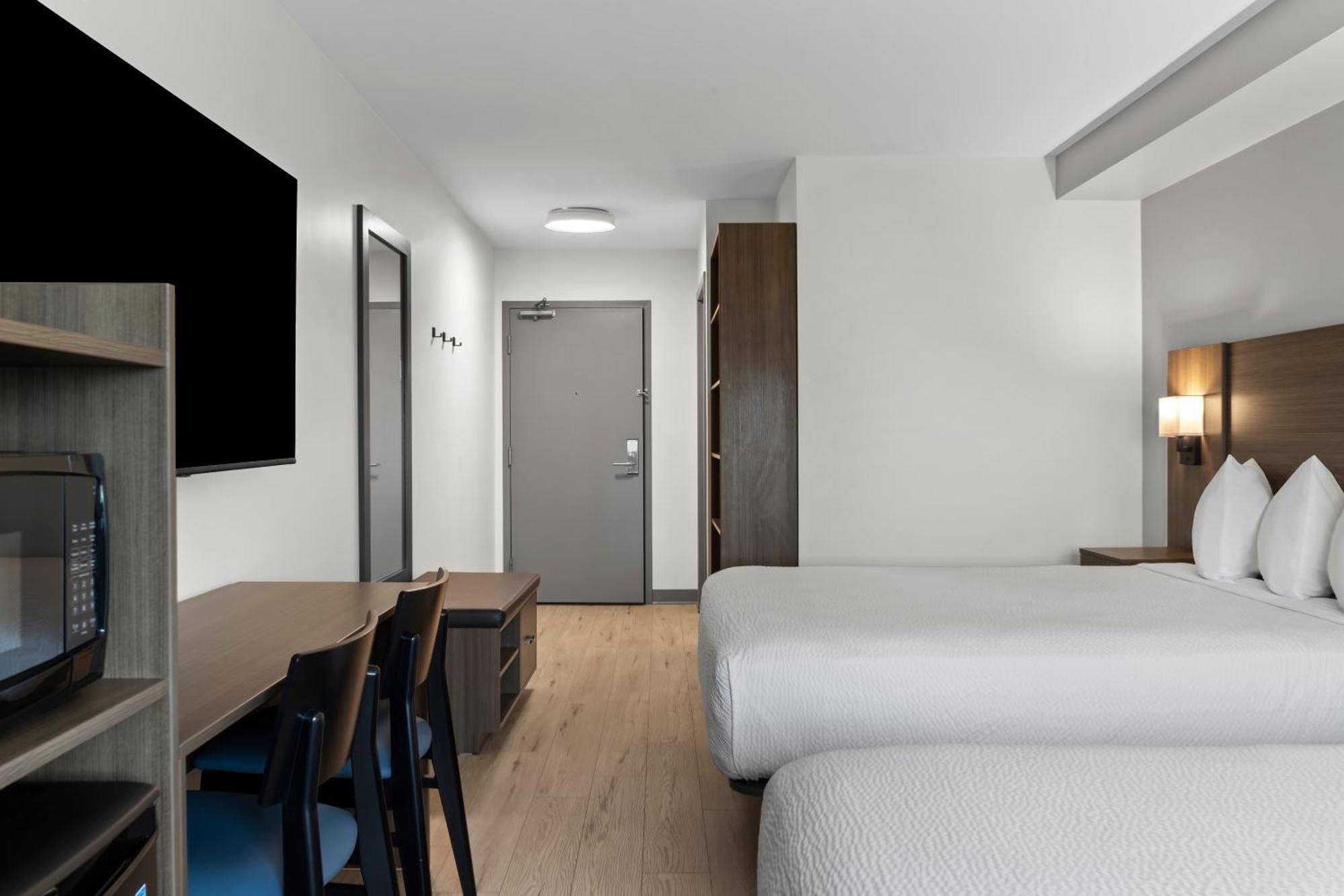 Days Inn By Wyndham Steinbach Екстериор снимка