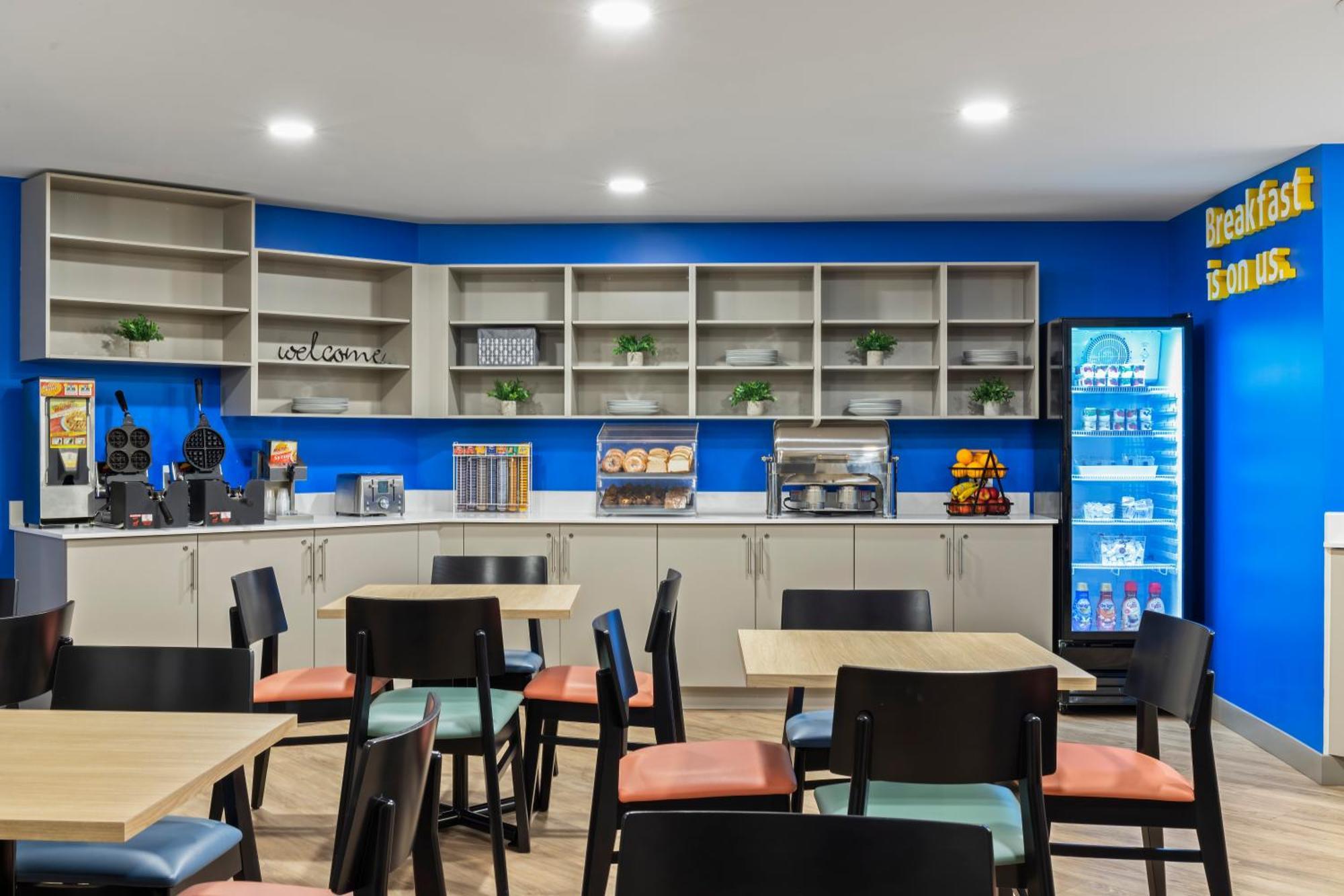 Days Inn By Wyndham Steinbach Екстериор снимка