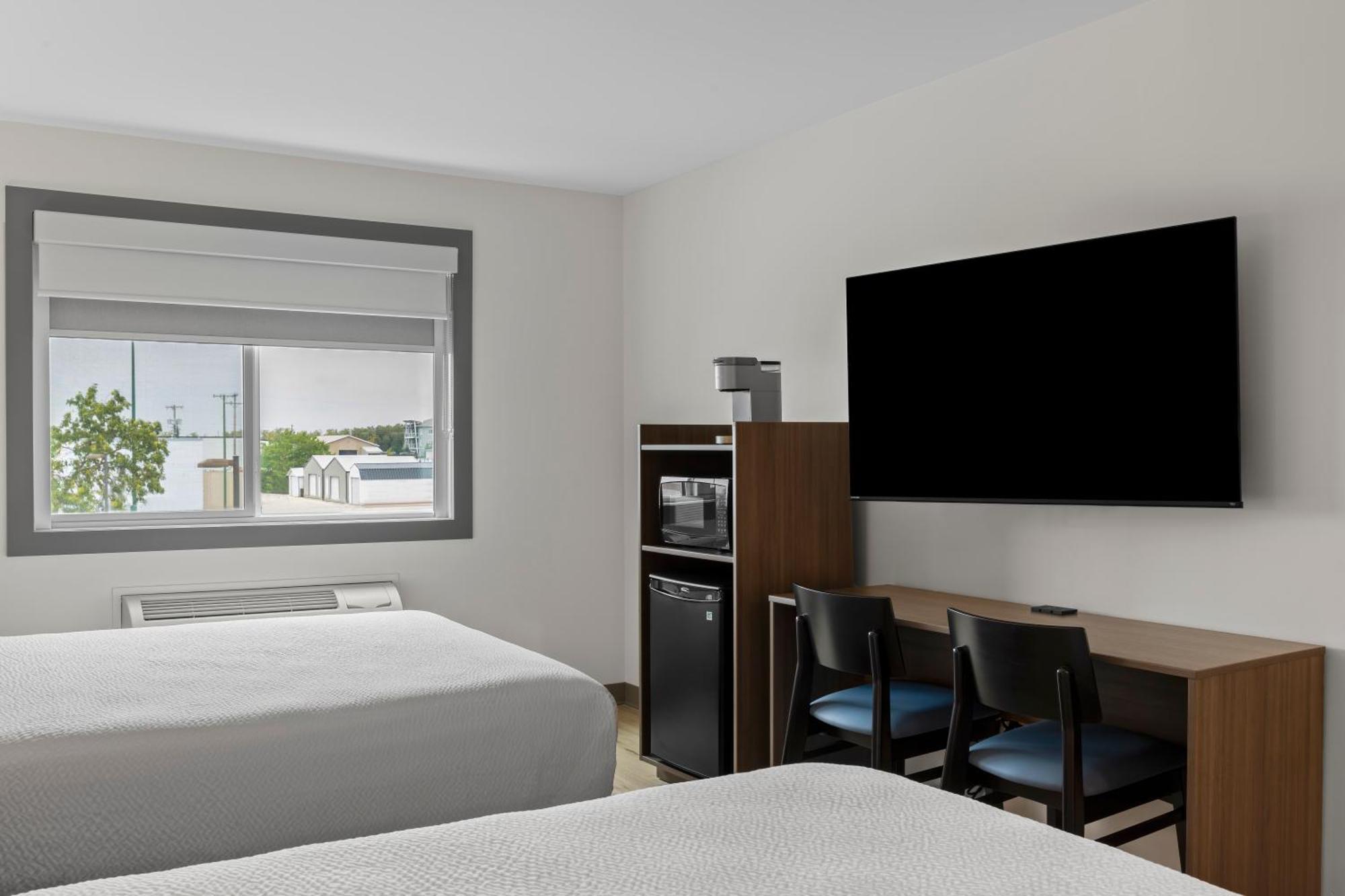 Days Inn By Wyndham Steinbach Екстериор снимка