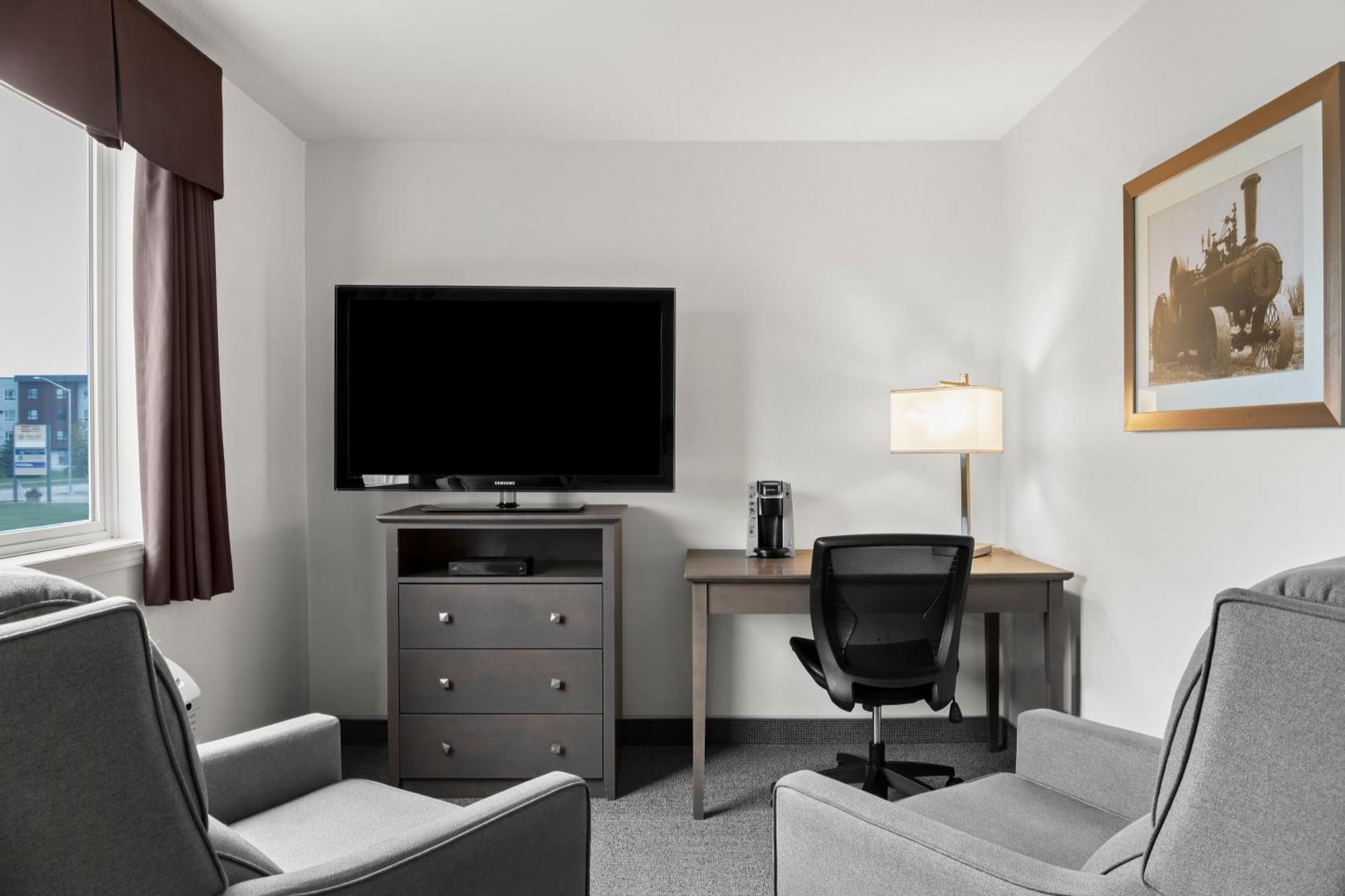 Days Inn By Wyndham Steinbach Екстериор снимка