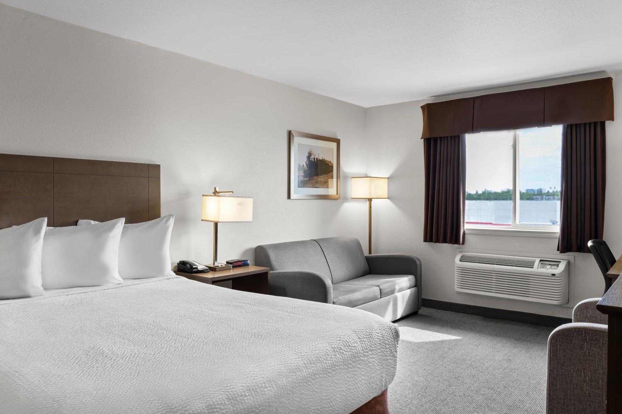 Days Inn By Wyndham Steinbach Екстериор снимка