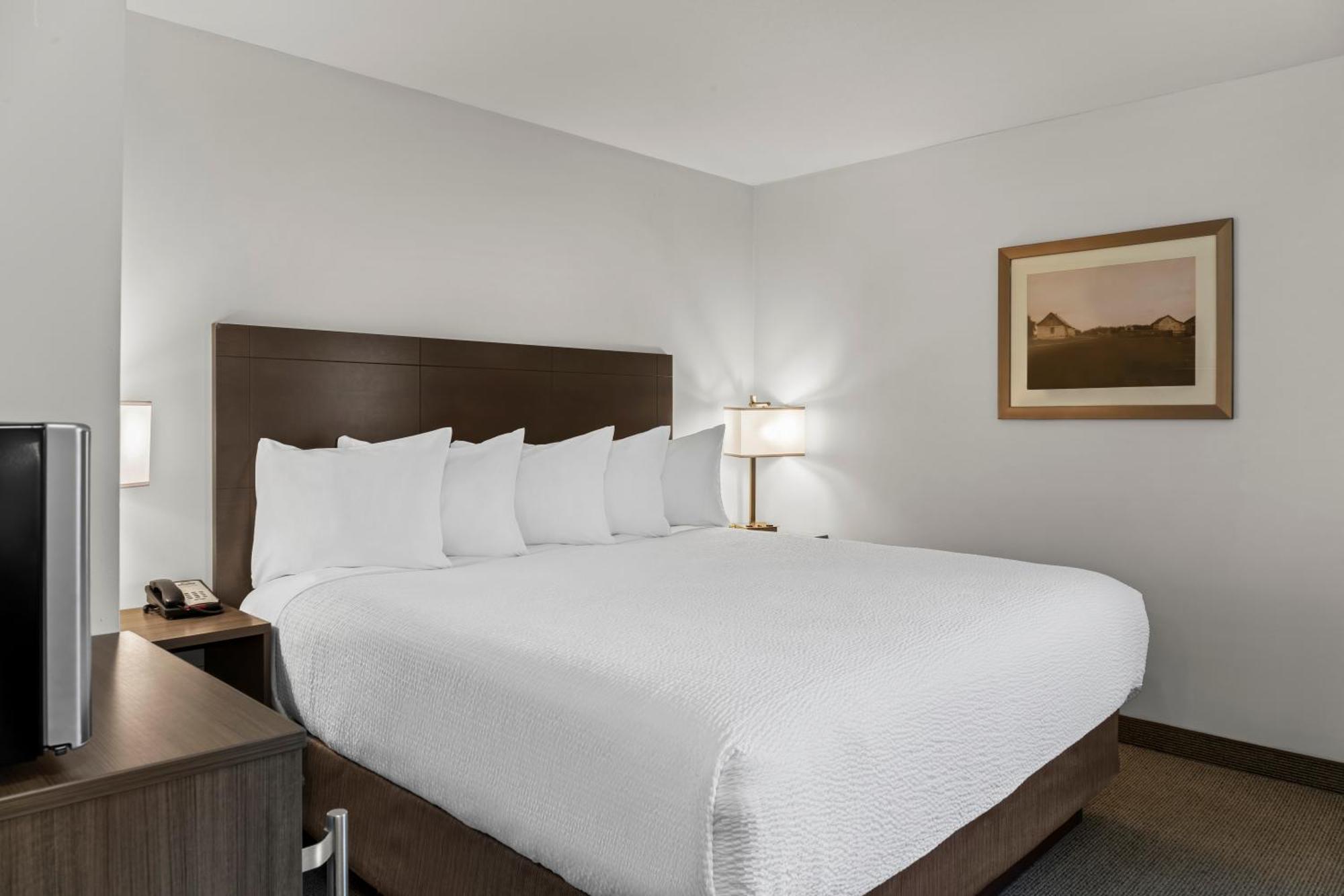 Days Inn By Wyndham Steinbach Екстериор снимка
