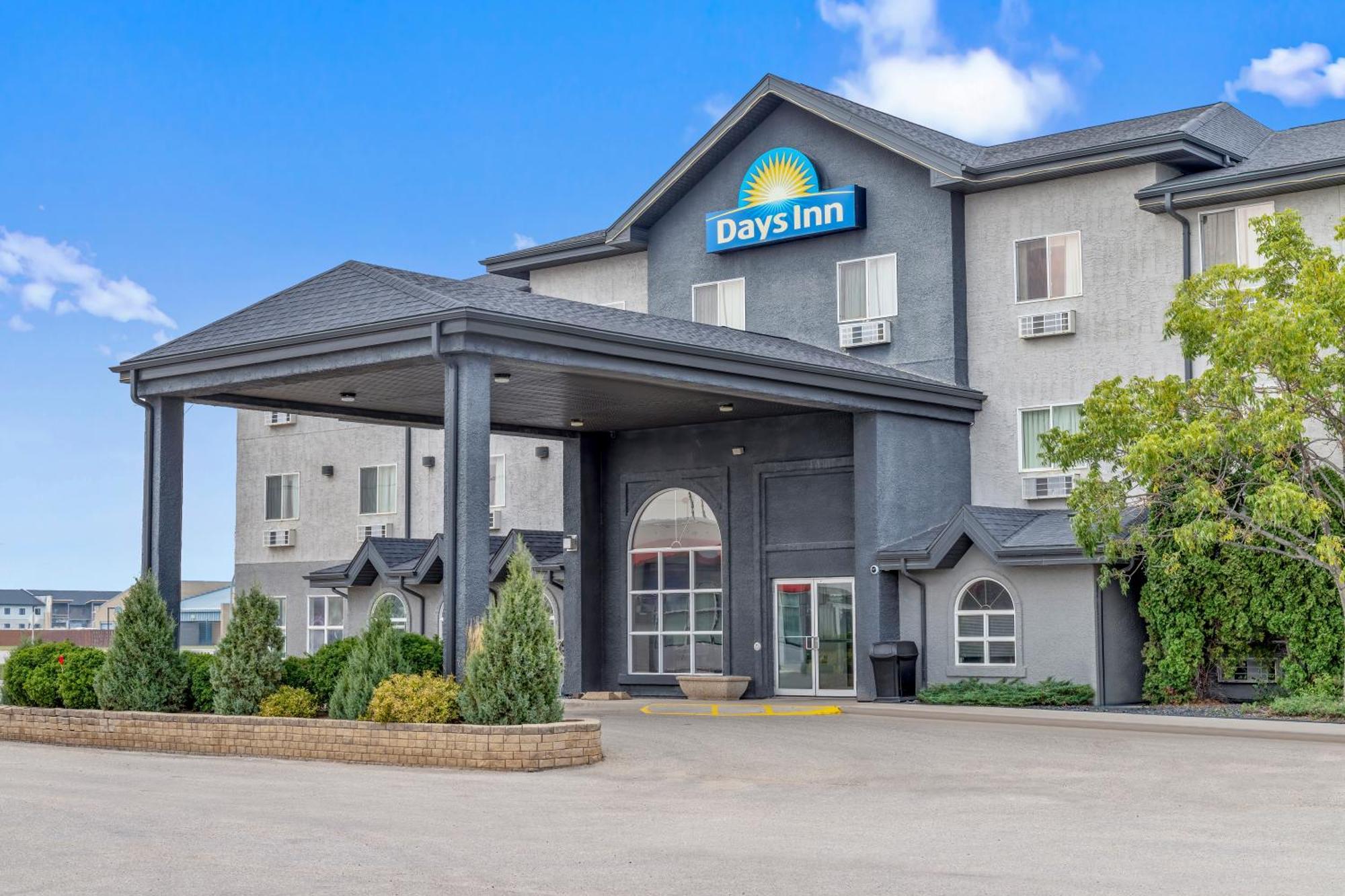 Days Inn By Wyndham Steinbach Екстериор снимка