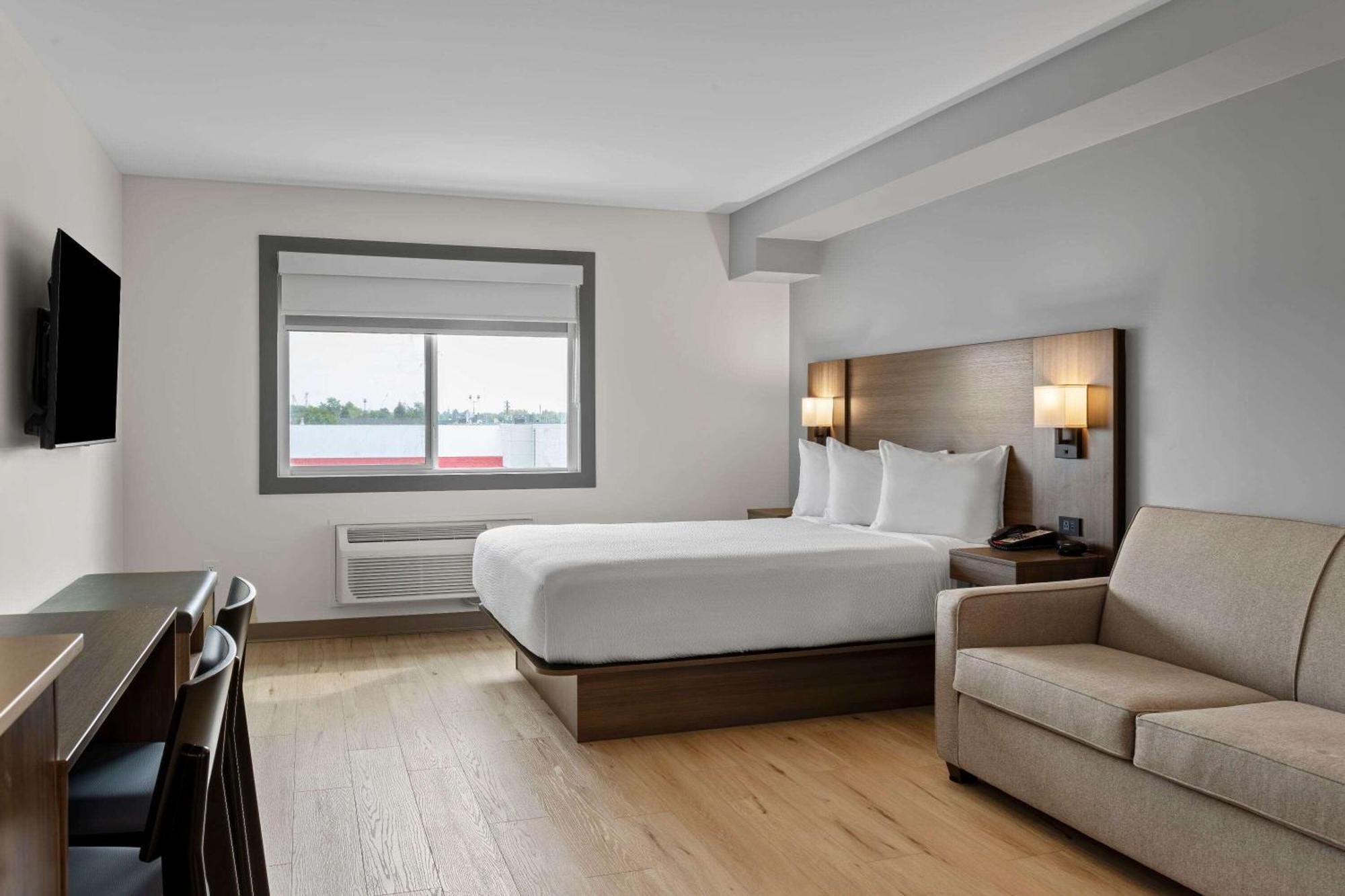 Days Inn By Wyndham Steinbach Екстериор снимка