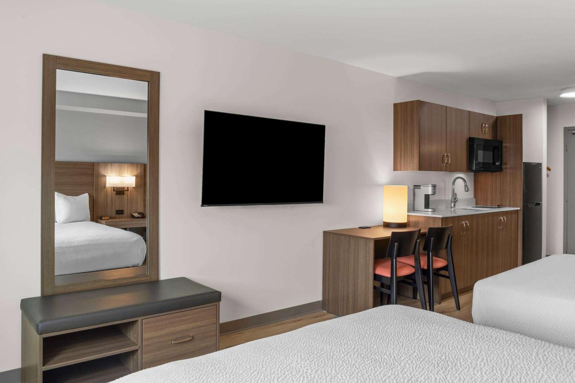 Days Inn By Wyndham Steinbach Екстериор снимка