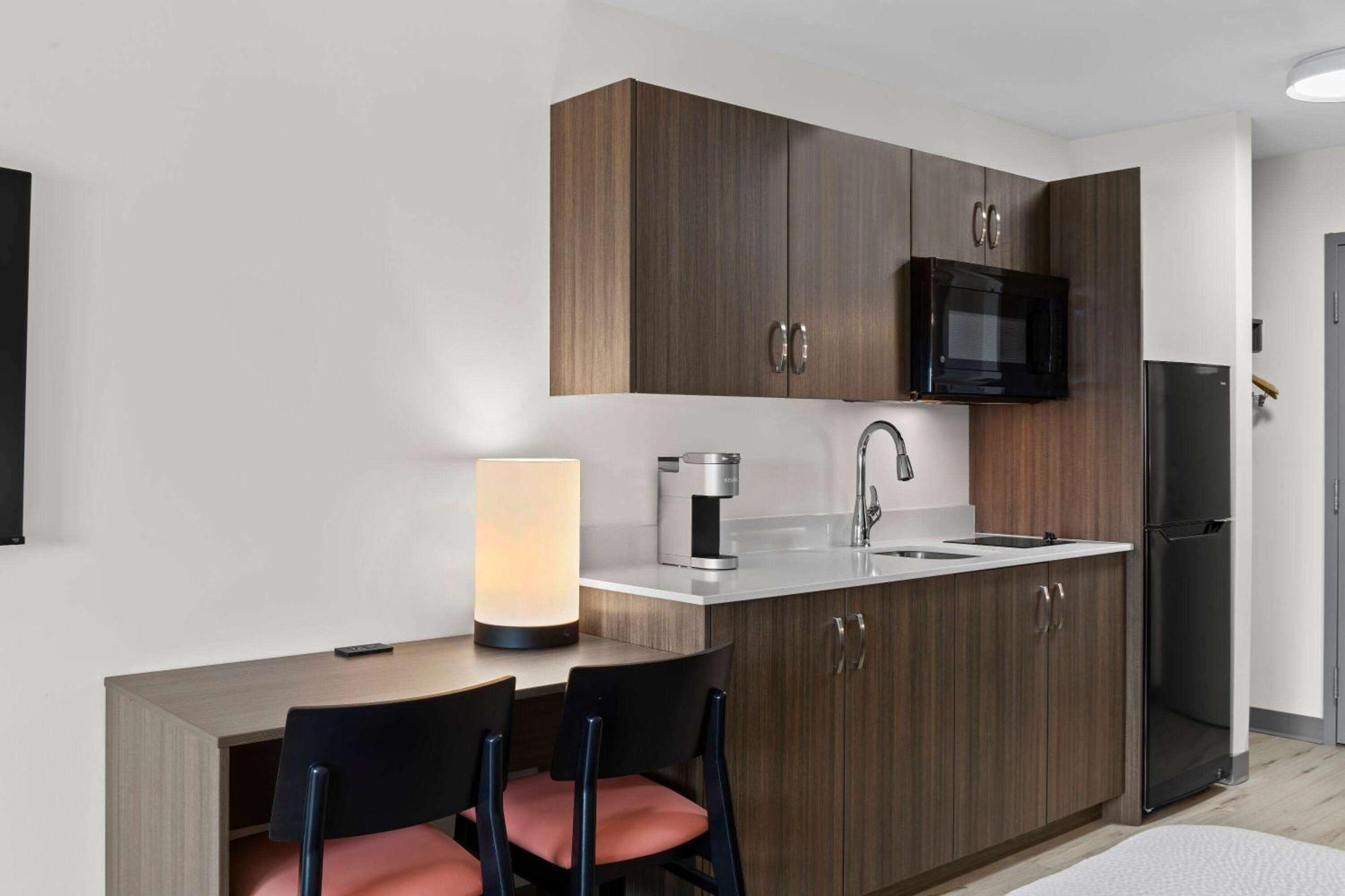 Days Inn By Wyndham Steinbach Екстериор снимка