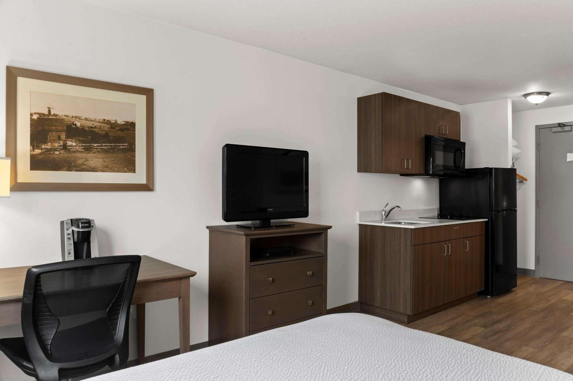 Days Inn By Wyndham Steinbach Екстериор снимка